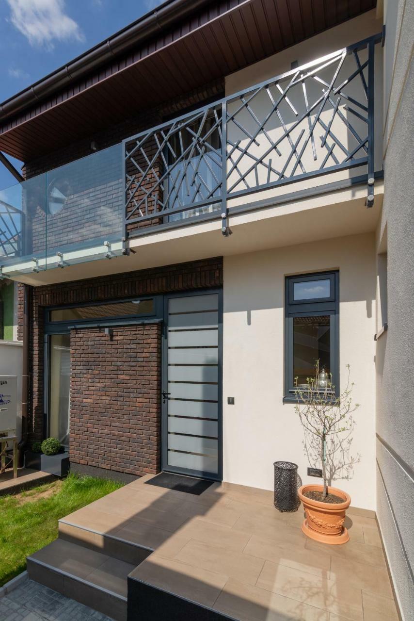 Central Point Valjevo Exteriör bild
